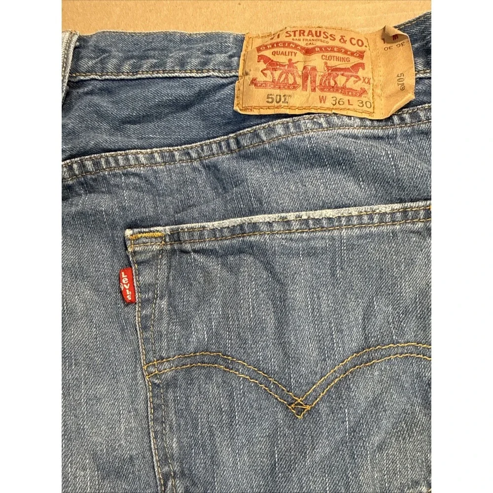 Levi's 501 STRAIGHT FIT -‎ 36 X 30, Button Fly